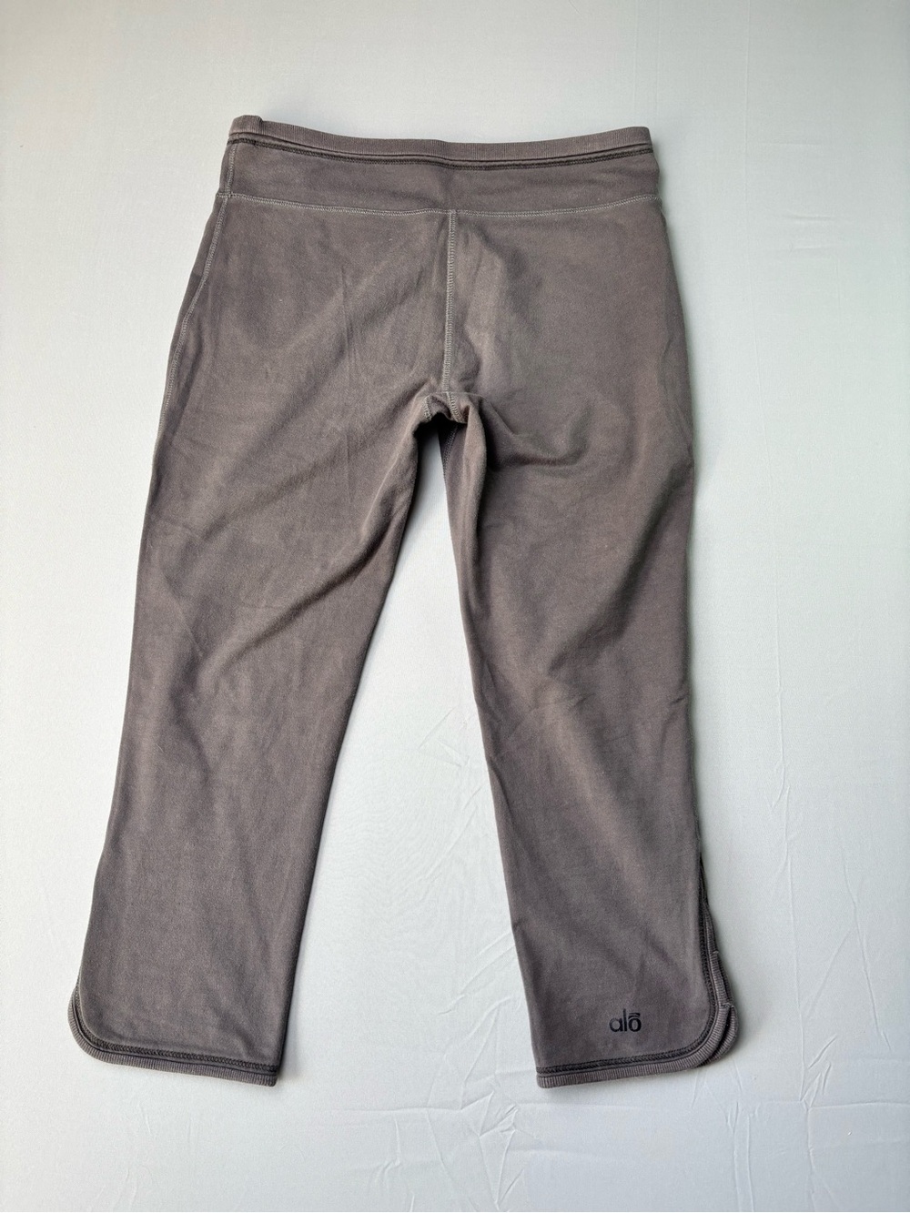 ALO Yoga Women’s size Medium' Taupe Cropped Leggings
